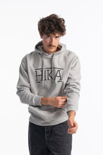 Cargar imagen en el visor de la galería, SUDADERA &quot;H&quot; GRISA MAN