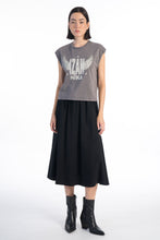 Cargar imagen en el visor de la galería, T-SHIRT IZAN